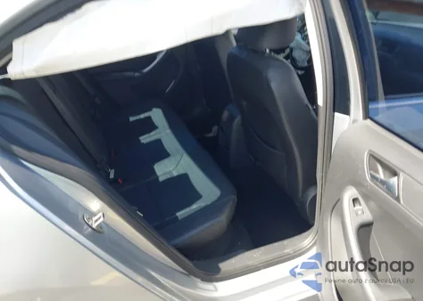 2015 Volkswagen Jetta 1.8T Se z USA, uszkodzony, nr VIN 3VWD07AJ5FM340040